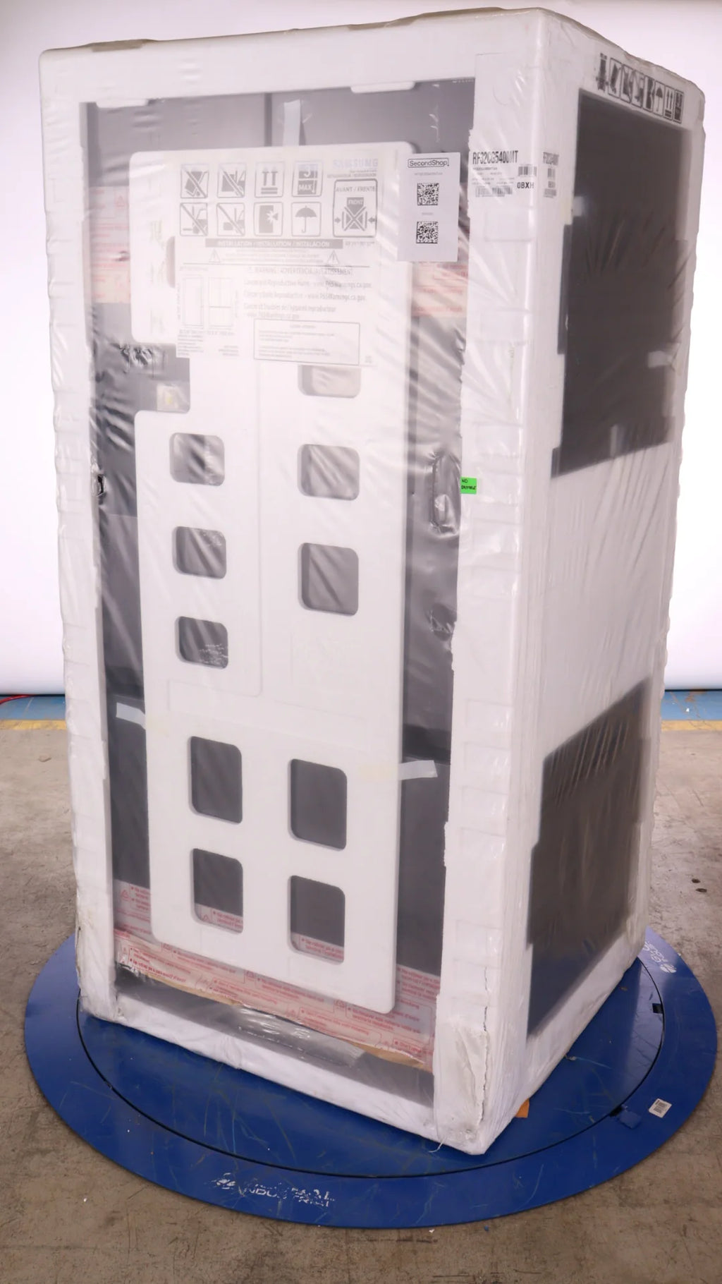 36 In. 30.5 Cu. Ft. Matte Black Steel 3 Door French Door Refrigerator M749544