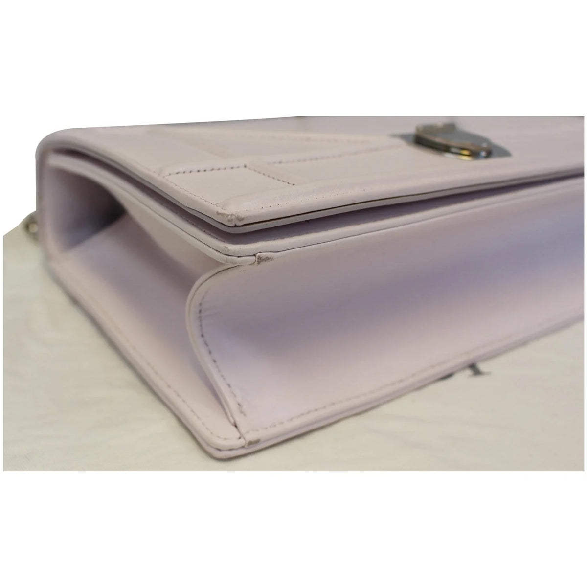 Pre-owned White Leather Medium Shoulder Bag L15311