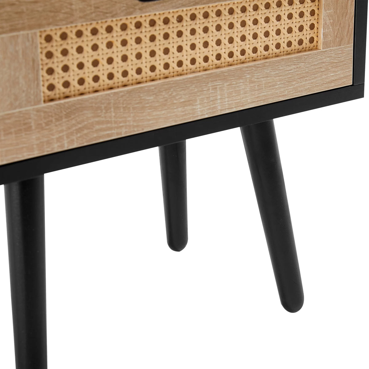 15.75" Rattan End Table with Power Outlet & USB Ports I9619