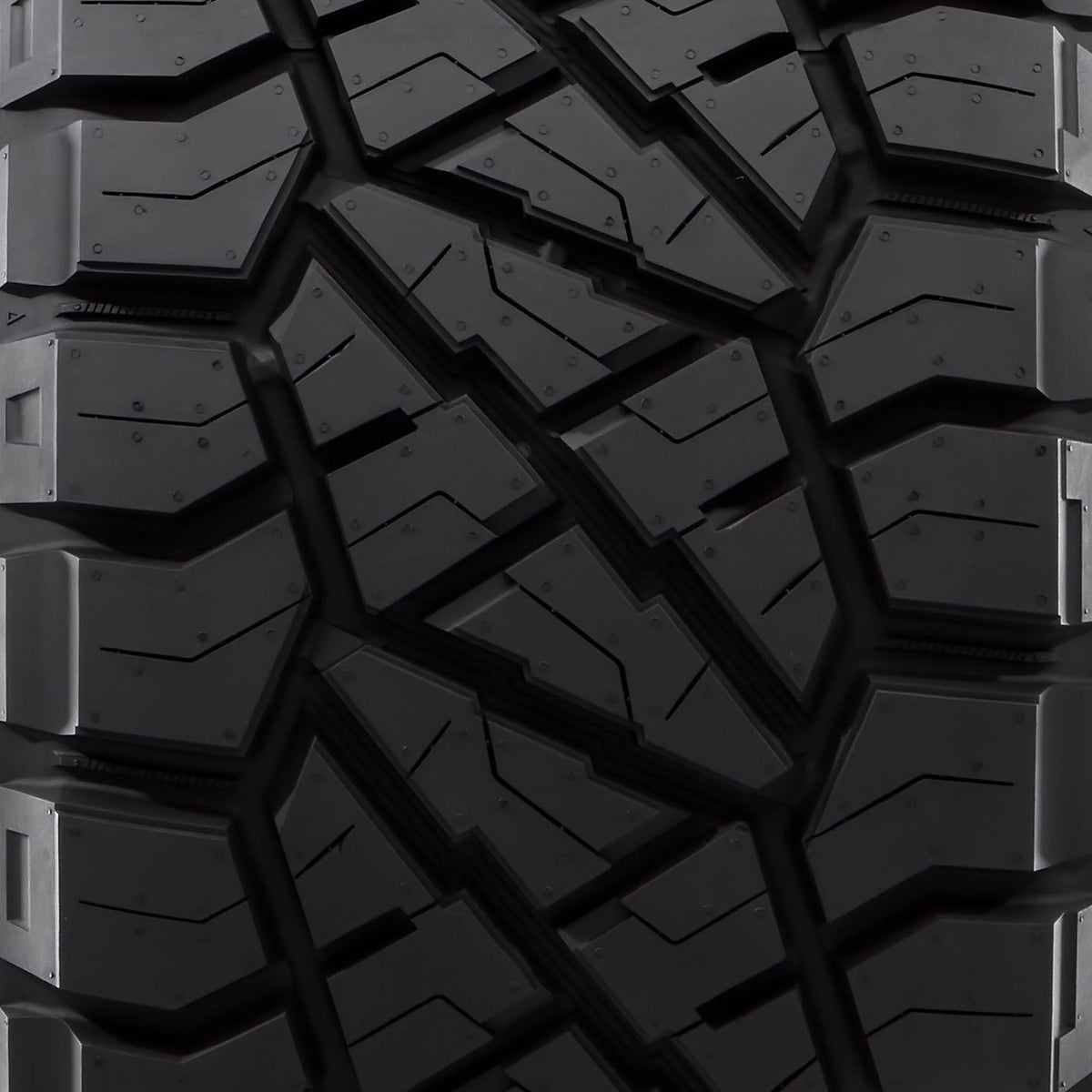 275/60R20XL 116T BSW Tire T42926