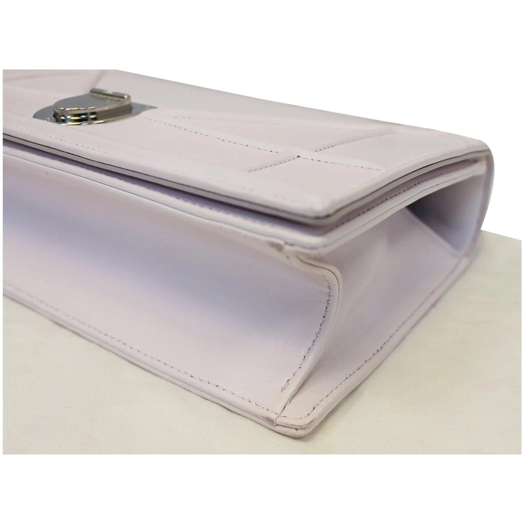 Pre-owned White Leather Medium Shoulder Bag L15311
