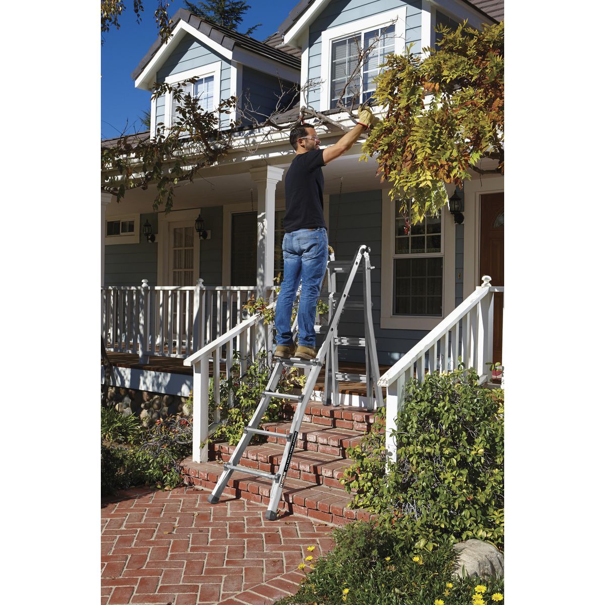 17 ft. Reach 300 lb. Multi-Task Ladder H236