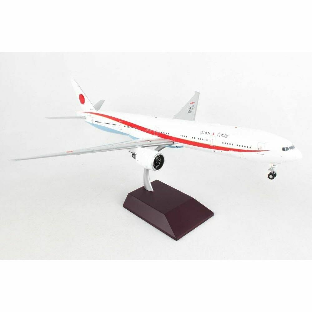 1 by 200 Scale Model Airplane B596187