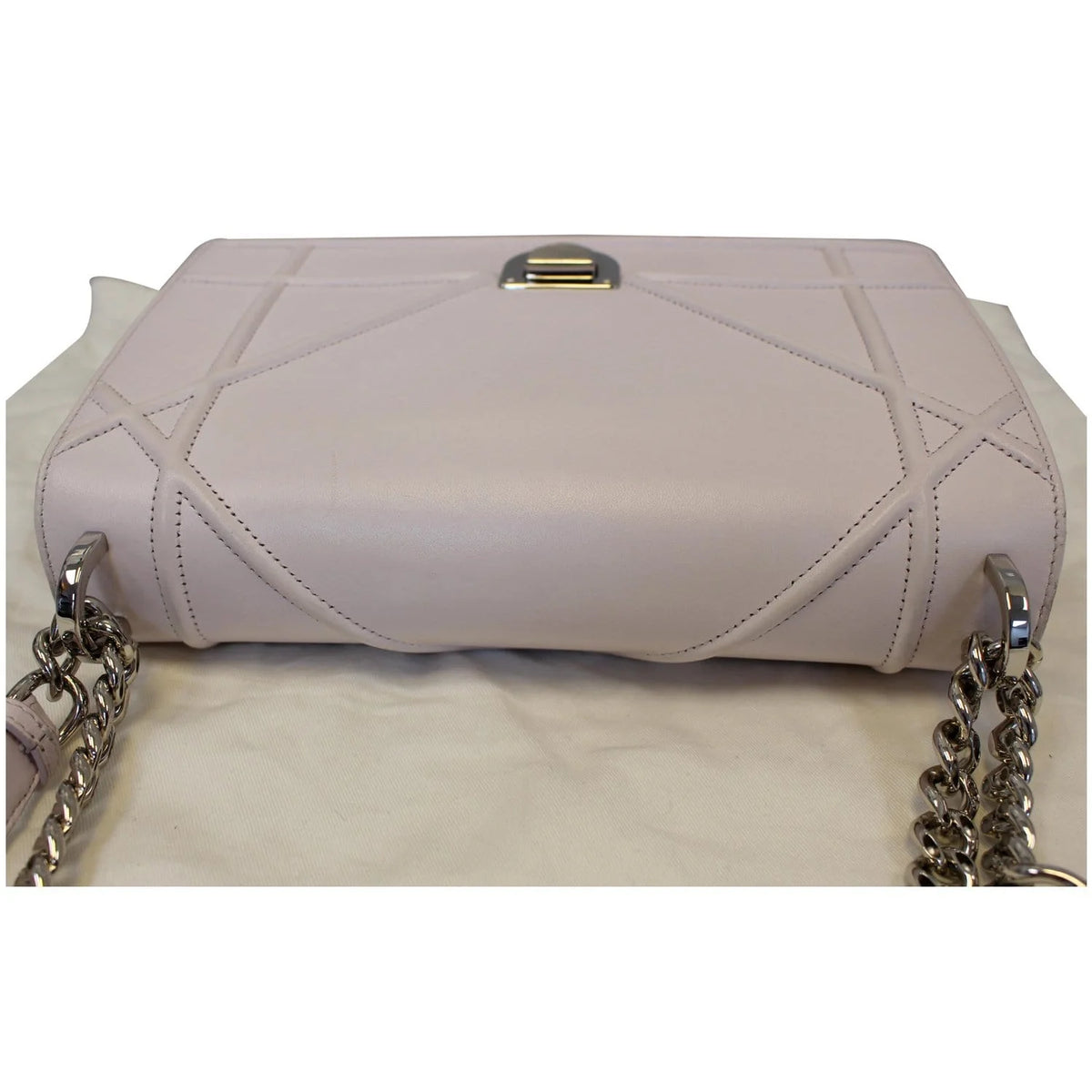Pre-owned White Leather Medium Shoulder Bag L15311