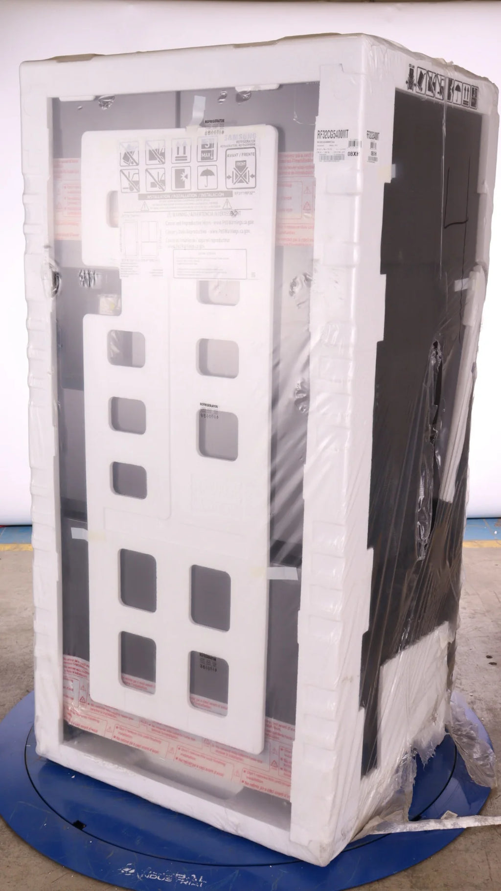 36 In. 30.5 Cu. Ft. Matte Black Steel 3 Door French Door Refrigerator M749544