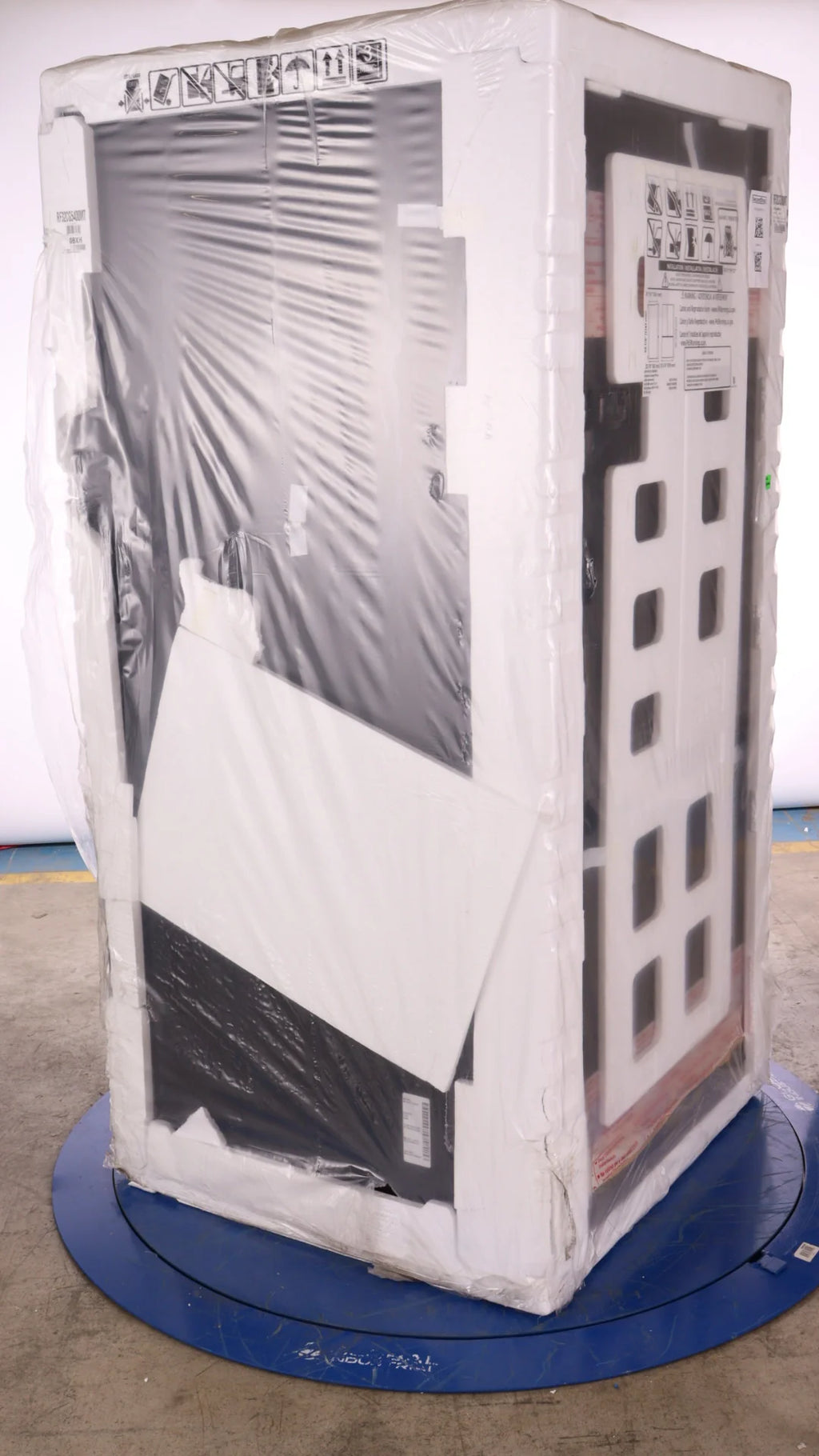 36 In. 30.5 Cu. Ft. Matte Black Steel 3 Door French Door Refrigerator M749544
