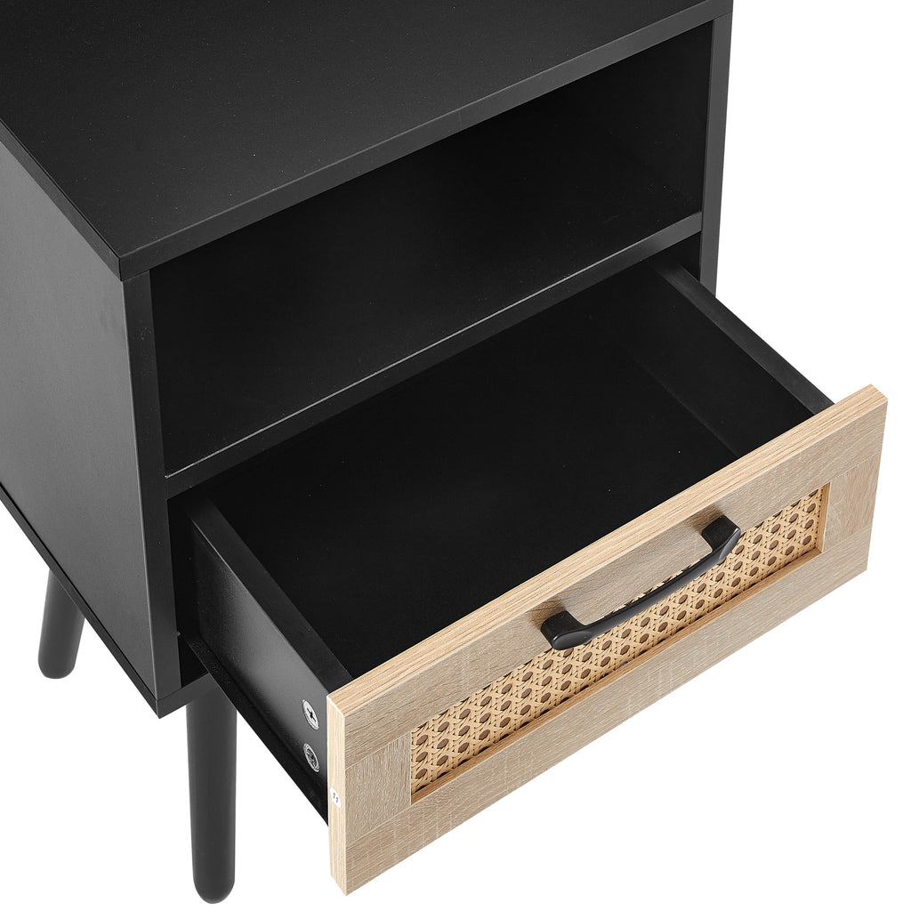 15.75" Rattan End Table with Power Outlet & USB Ports I9619